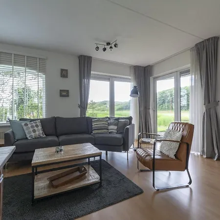 Apartment Remarkable With Beautiful Garden *